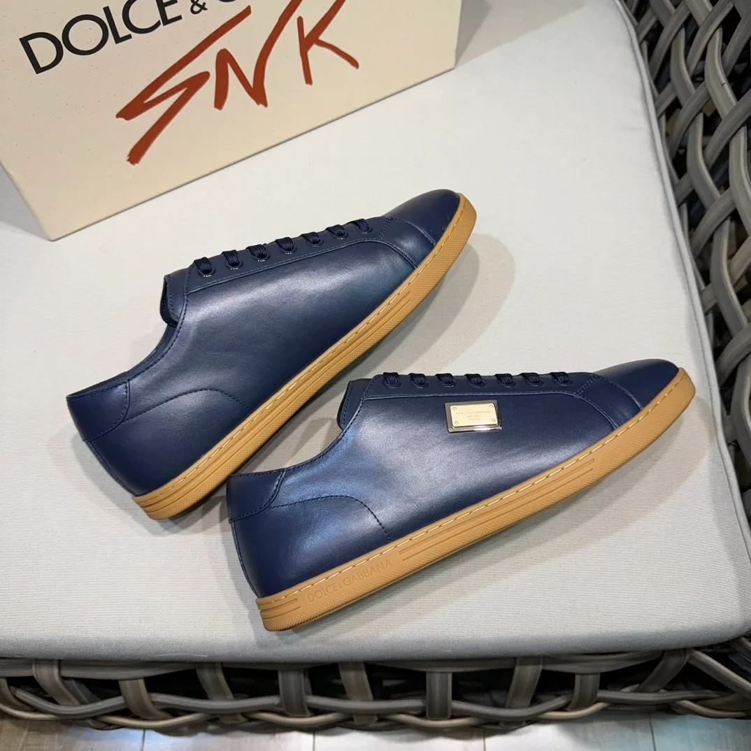 Men's Men's Shoes 💰400 [New Style] 🐝🐝DG—Dolce&G men's calfskin sneakers Portofino Yacht shoes, simple and versatile design, unique saddle leather soles. The Dolce &G logo rear wing is the icing on the cake. Imported cowhide + rubber outsole Size: 39-44 (customized at 38.45)